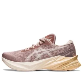 Novablast 3 “Fawn Mineral Beige”